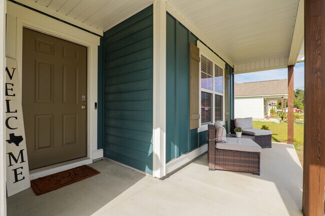 Building Photo - 3021 Reynolda Dr