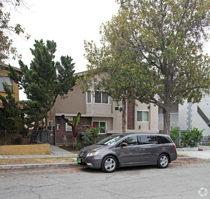 Building Photo - 518 E Valencia Ave