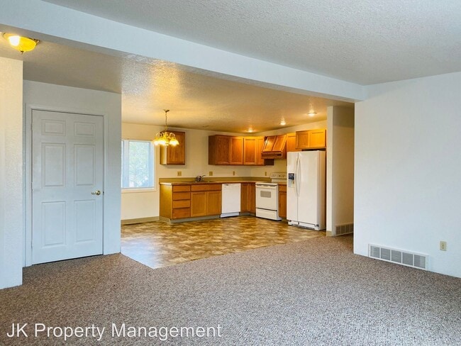 Building Photo - 1612 Palm Ct
