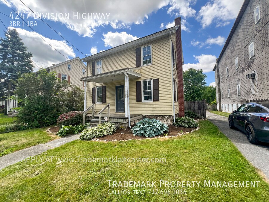 Primary Photo - Nice Detached Home