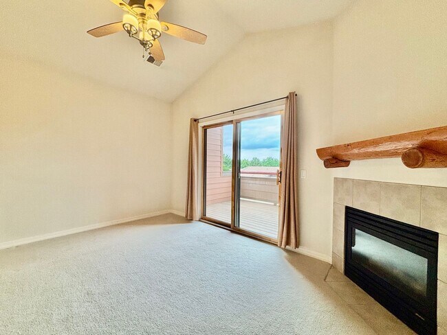 Building Photo - Beautiful 2 Bed 1 Bath Haven in Central Fort Collins!