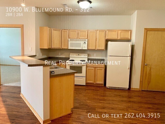 Foto del edificio - 10900 W Bluemound Rd