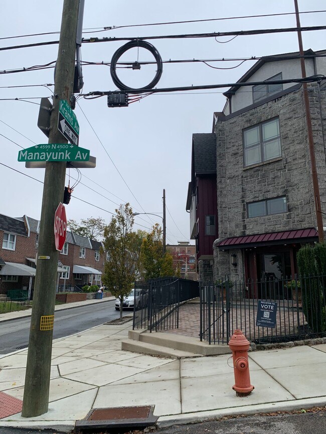 Foto del edificio - Beautiful 2 Bedroom Available in Manayunk