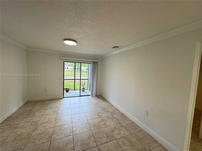 Building Photo - 10381 SW 150th Ct