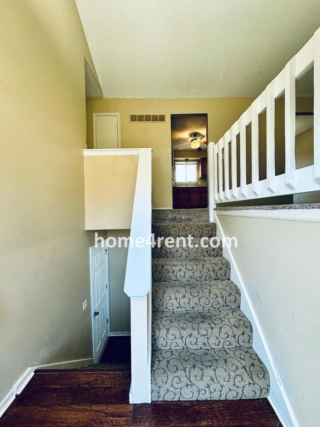 Foto del edificio - Beautiful, Split-Level Olathe Home w/ Stainless Steel Appliances and a Finished Basement!