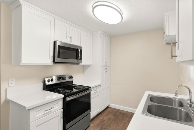 Interior Photo - Waldorf Apartments- Riverside, CA