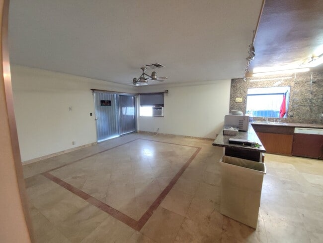 Foto del edificio - Single story in Montara Est 4 bed/2 full b...