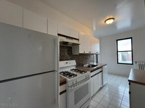 Building Photo - 36-14 165th St