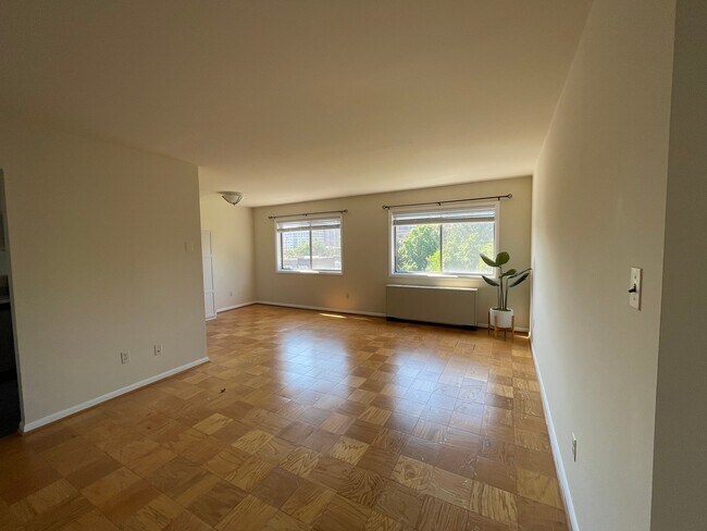 Foto del edificio - 4020 Washington Blvd