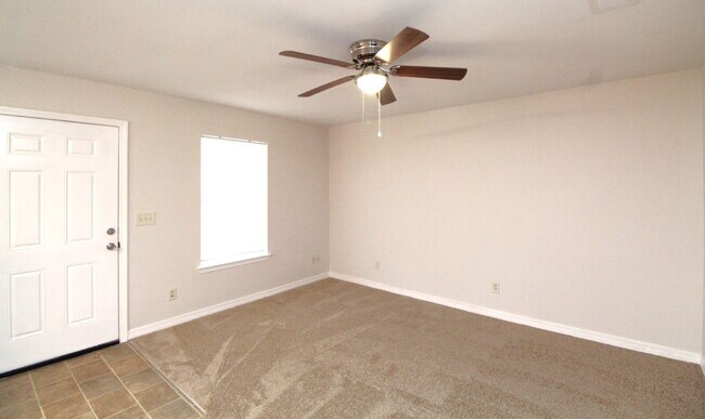 Foto del edificio - Updated 3BR Home in West Pensacola – Move-...