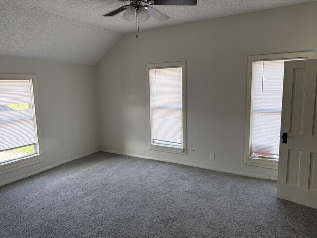 Building Photo - 507 N Sparta St