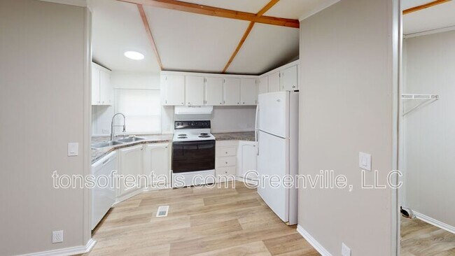 Foto del edificio - 311 Goldsmith Rd