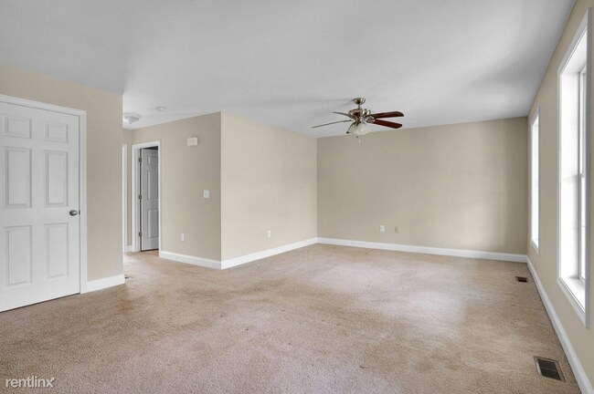 Building Photo - 3 br, 2.5 bath House - 138 Marathon Way