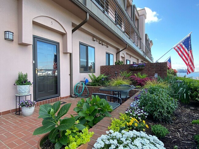 Building Photo - FREEMASON HARBOUR