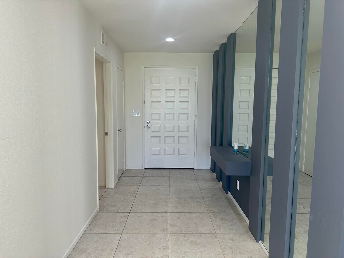 354 S Sierra Madre, Palm Desert, CA 92260 Condo for Rent in Palm