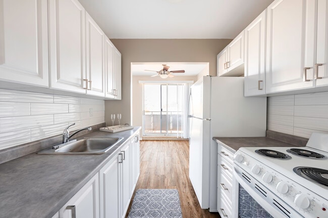 Building Photo - Franklin Manor Apartments