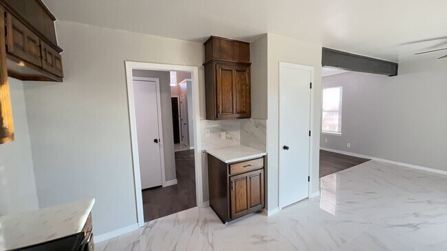 Foto del edificio - Welcome to this newly remodeled gem located in the heart of Tulsa!