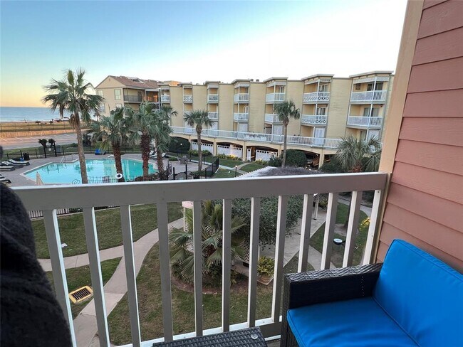 Building Photo - 6300 Seawall Blvd