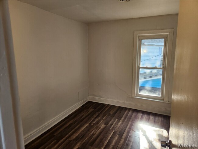 Foto del edificio - 325 Breckenridge St
