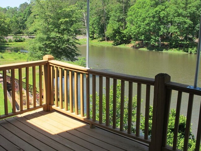 Building Photo - Upscale Lakefront Home  In the Heart of Martinez