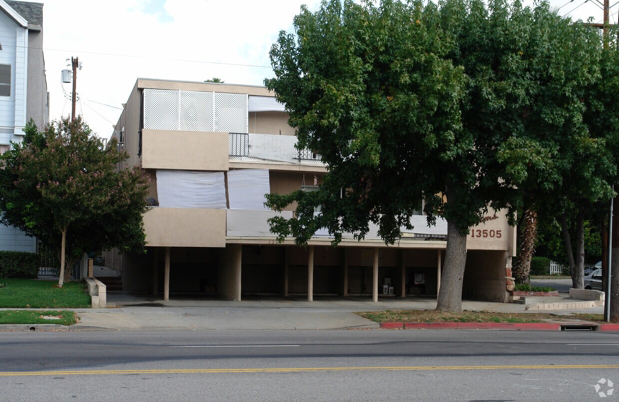 Foto del edificio - 13505 Burbank Blvd