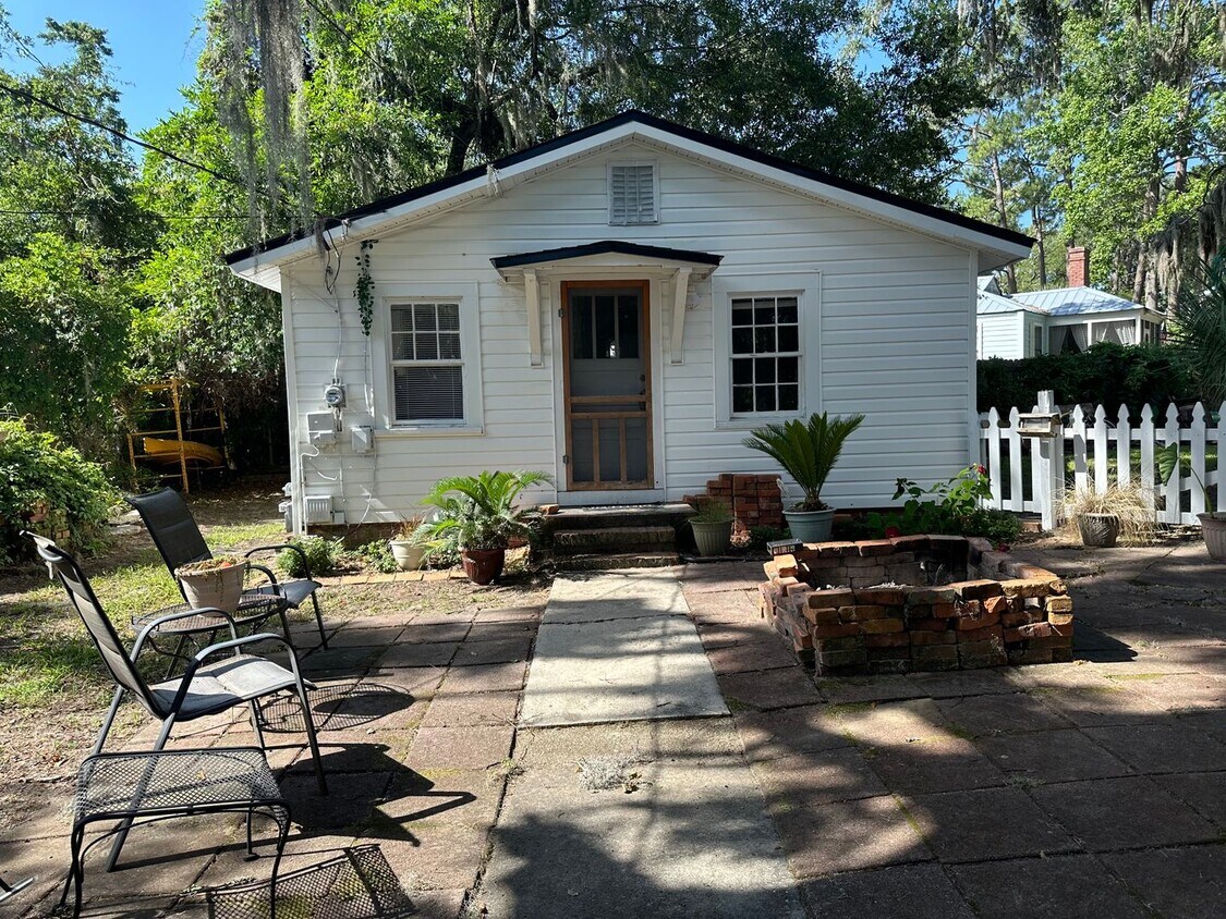 Primary Photo - Furnished Studio Available in Pigeon Point