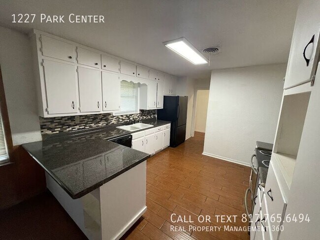 Building Photo - Charming South Fort Worth home on Corner lot