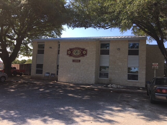 Building Photo - 1003 E Hwy St