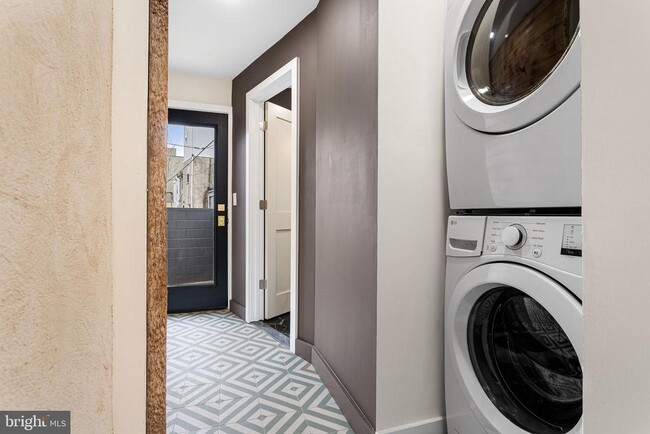 Foto del edificio - 2341 Belgrade St