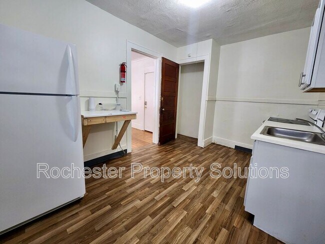 Foto del edificio - 383-385 Thurston Road