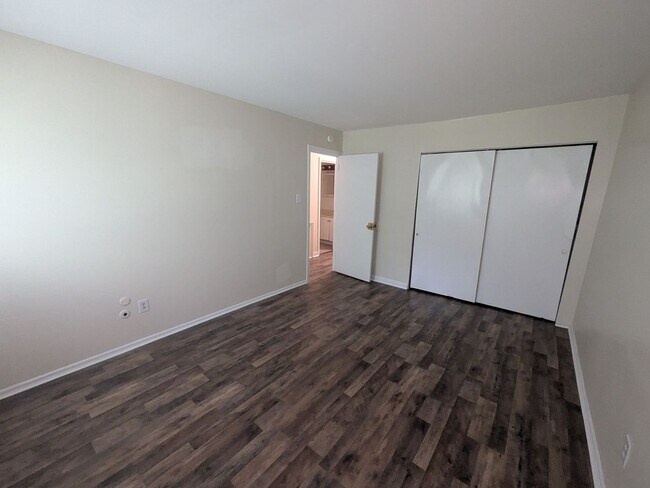 Building Photo - 9439 Woodbridge Rd