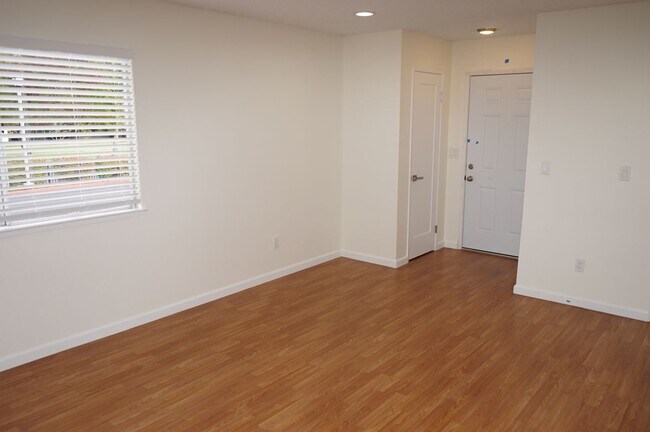 Foto del edificio - 547 Tawny Dr