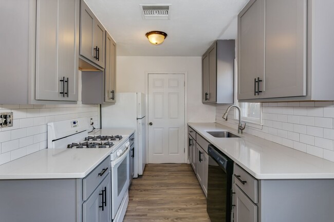 Building Photo - Cozy Single Family home in Southeast Wichita