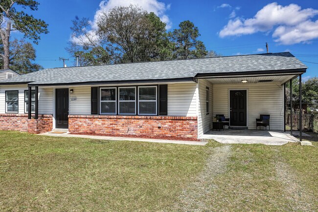 Foto del edificio - 2210 N Fernwood Dr
