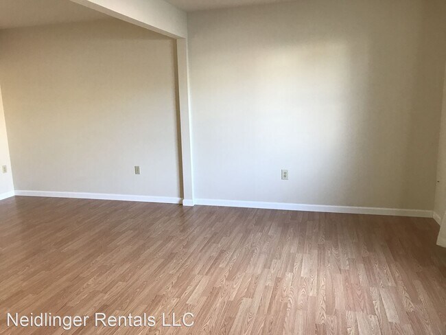 Building Photo - 2 br, 2.5 bath House - 1880 Douglas Drive