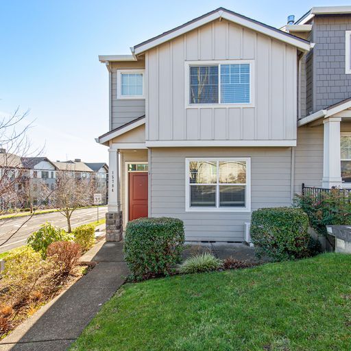 15784 SE Misty Dr, Happy Valley, OR 97086 Townhome Rentals in Happy