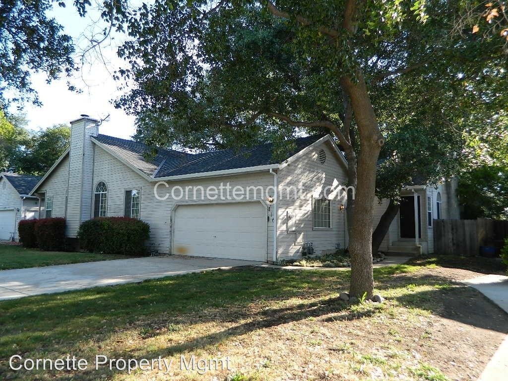 Primary Photo - 416 Lakeside Way