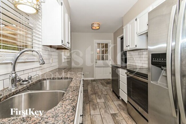 Foto del edificio - 4990 N Peg Ln
