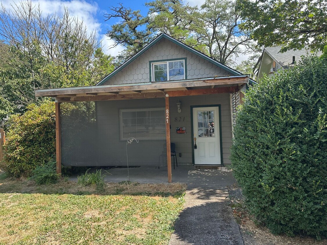 Primary Photo - Super Rare 1 Bedroom House In Albany