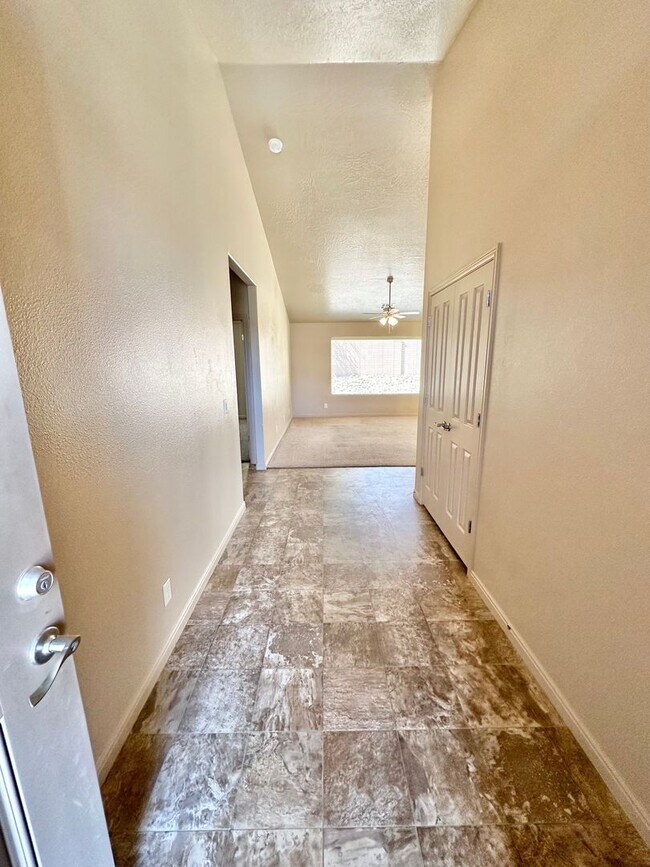 Building Photo - Beautiful ENCE Home! Price reduced!