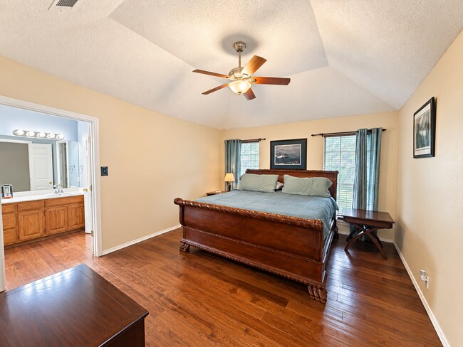 Foto del edificio - 3705 Edgemont Dr
