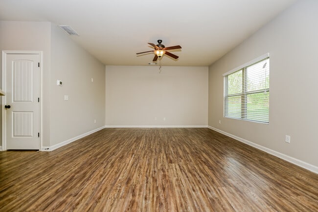 Foto del edificio - 436 Concord Terrace