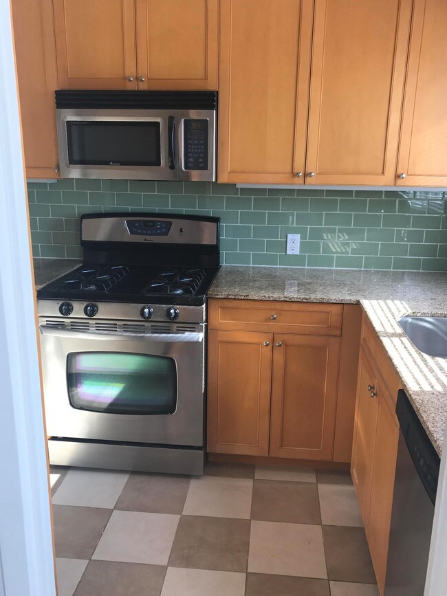 Foto del edificio - 155 Serrano Dr