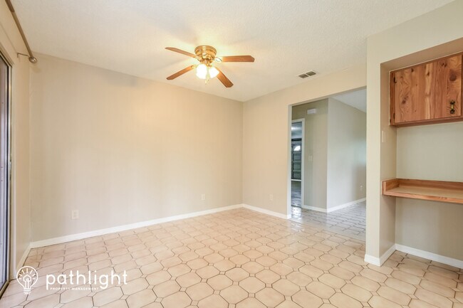 Building Photo - 3327 Yule Tree Dr