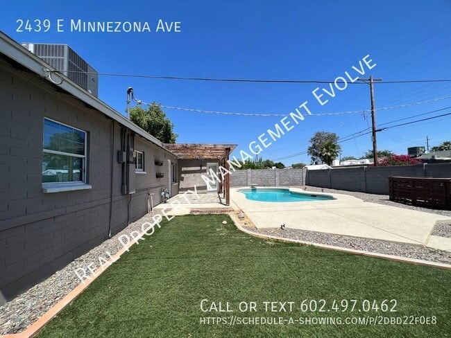 Building Photo - 2439 E Minnezona Ave