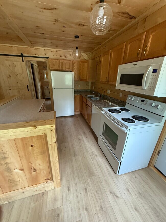 Kitchen - 466 Manchester Rd