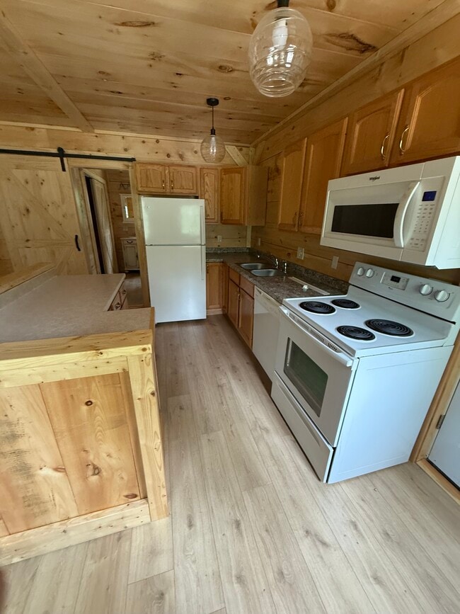 Kitchen - 466 Manchester Rd
