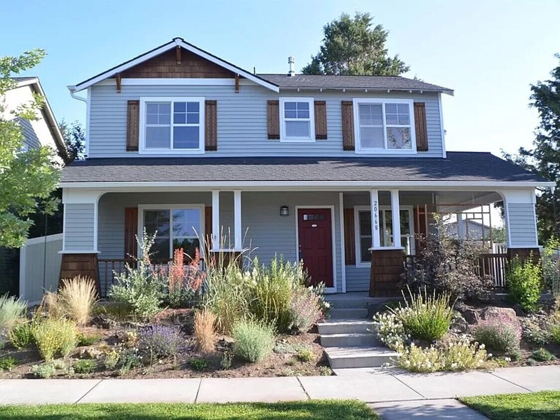Foto principal - 3 Bed 2.5 Bath Home in desirable location!