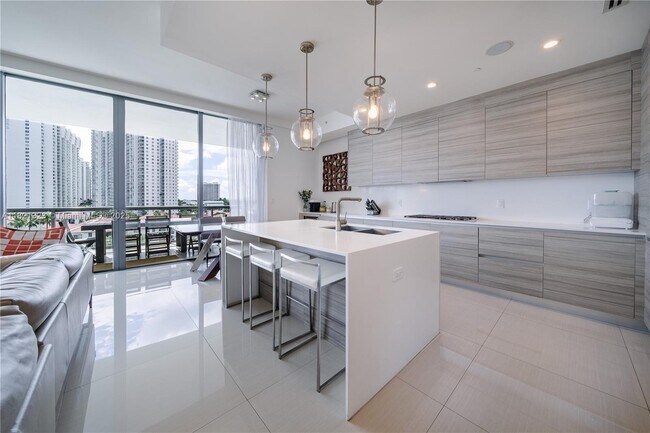 Foto del edificio - 3250 NE 188th St