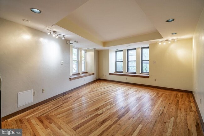 Building Photo - 322 Poplar St